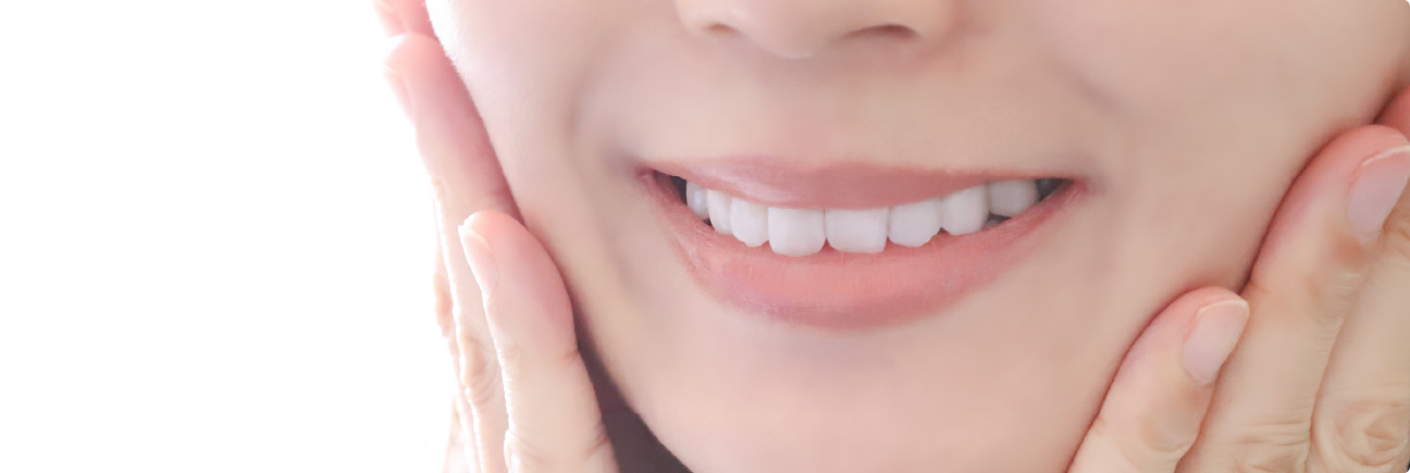 女性の口元